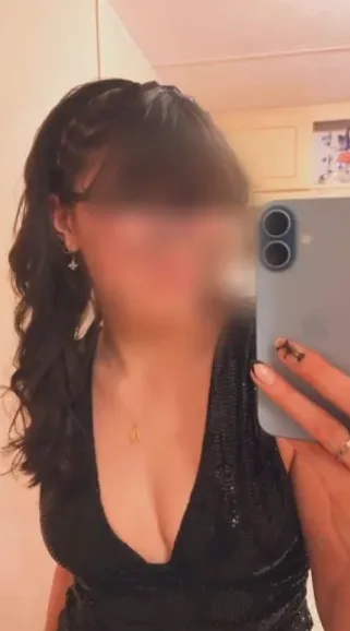 Amina, 19