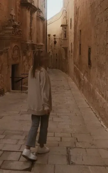Chiara, 20