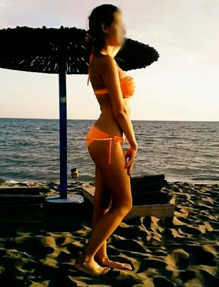 Daniela, 27