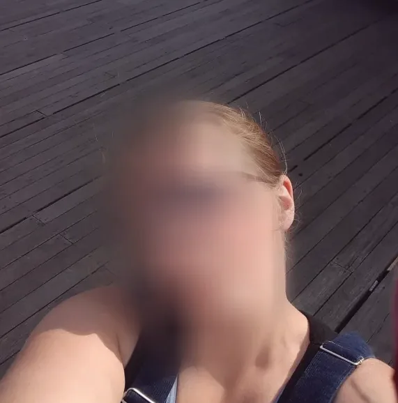 Emma, 32