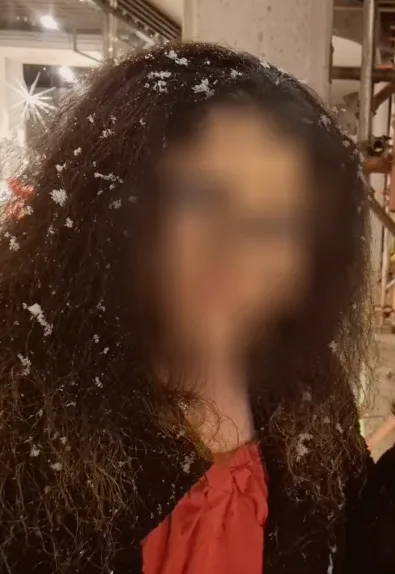 Esra, 24