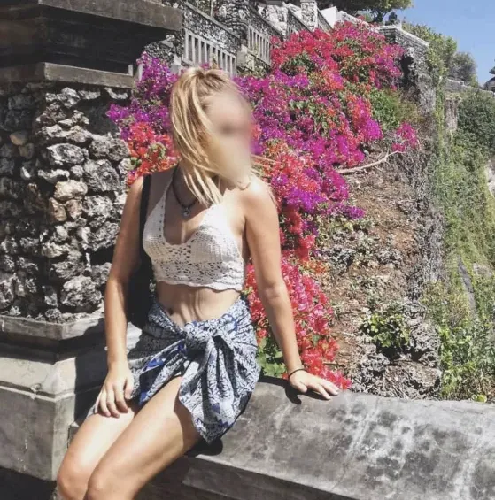 Laura, 20