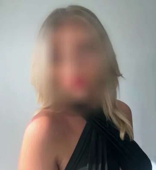 Michaela, 32