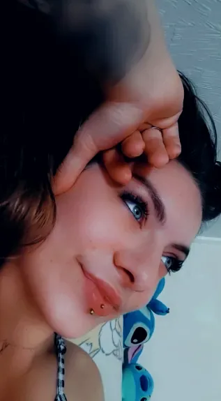 Mirela, 24