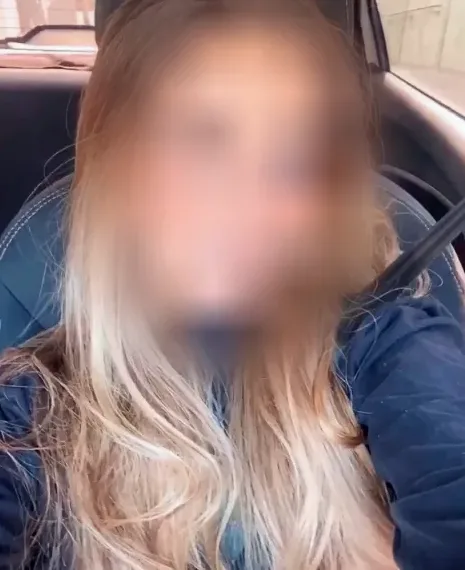 Nicole, 27