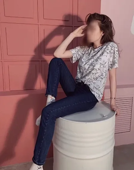 Rosa, 21