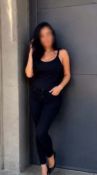 Sina, 33