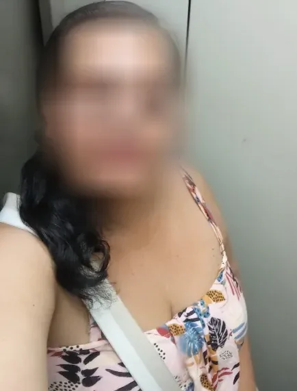 Theresa, 32